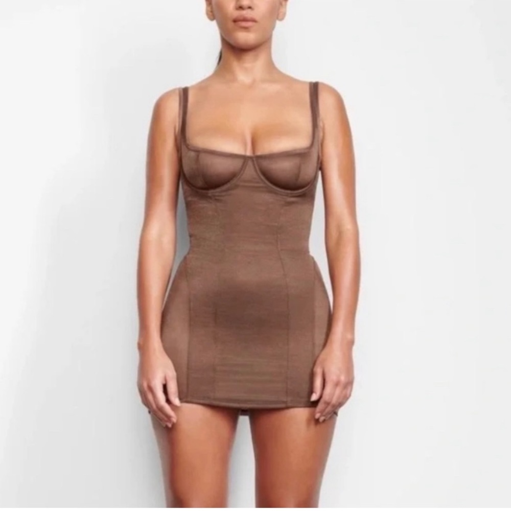 ISO SKIMS GLISSENTTE DRESS